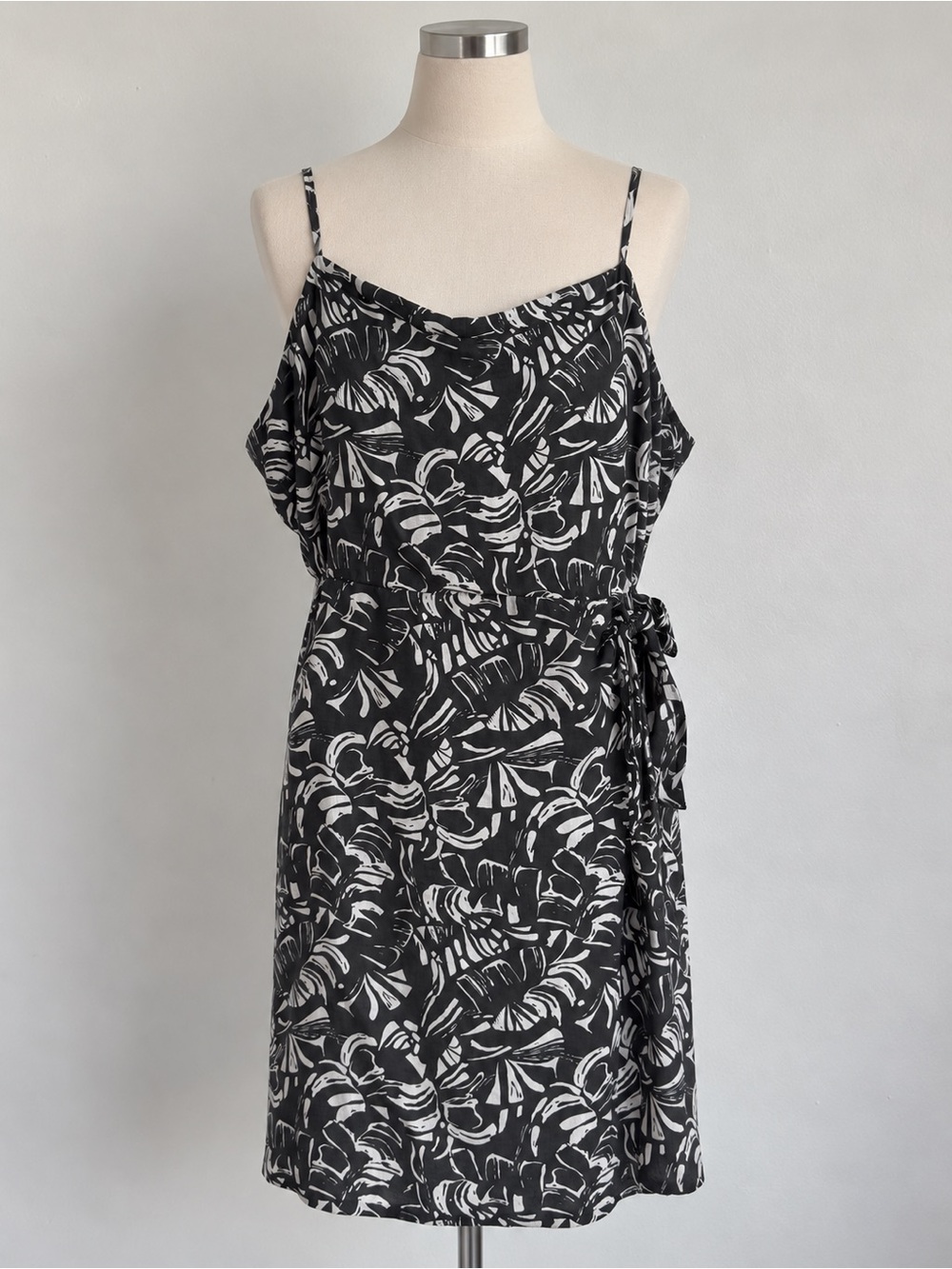 Black & White Printed Tie-Waist Dress
